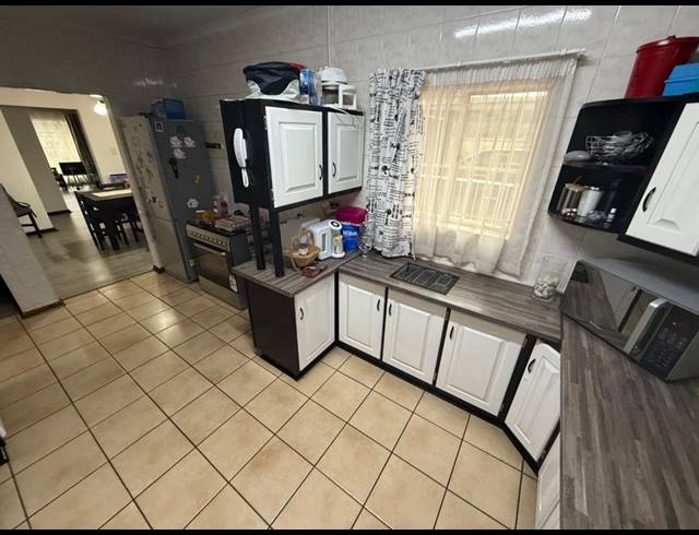 3 BEDROOM HOUSE FOR SALE IN VANDERBIJLPARK SE 2